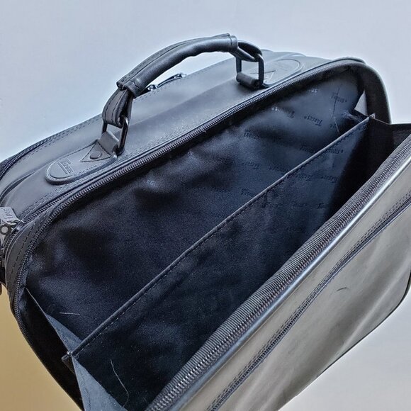 Targus Black Laptop Bag with Multi Compartments with Shoulder Strap - Picture 9 of 10